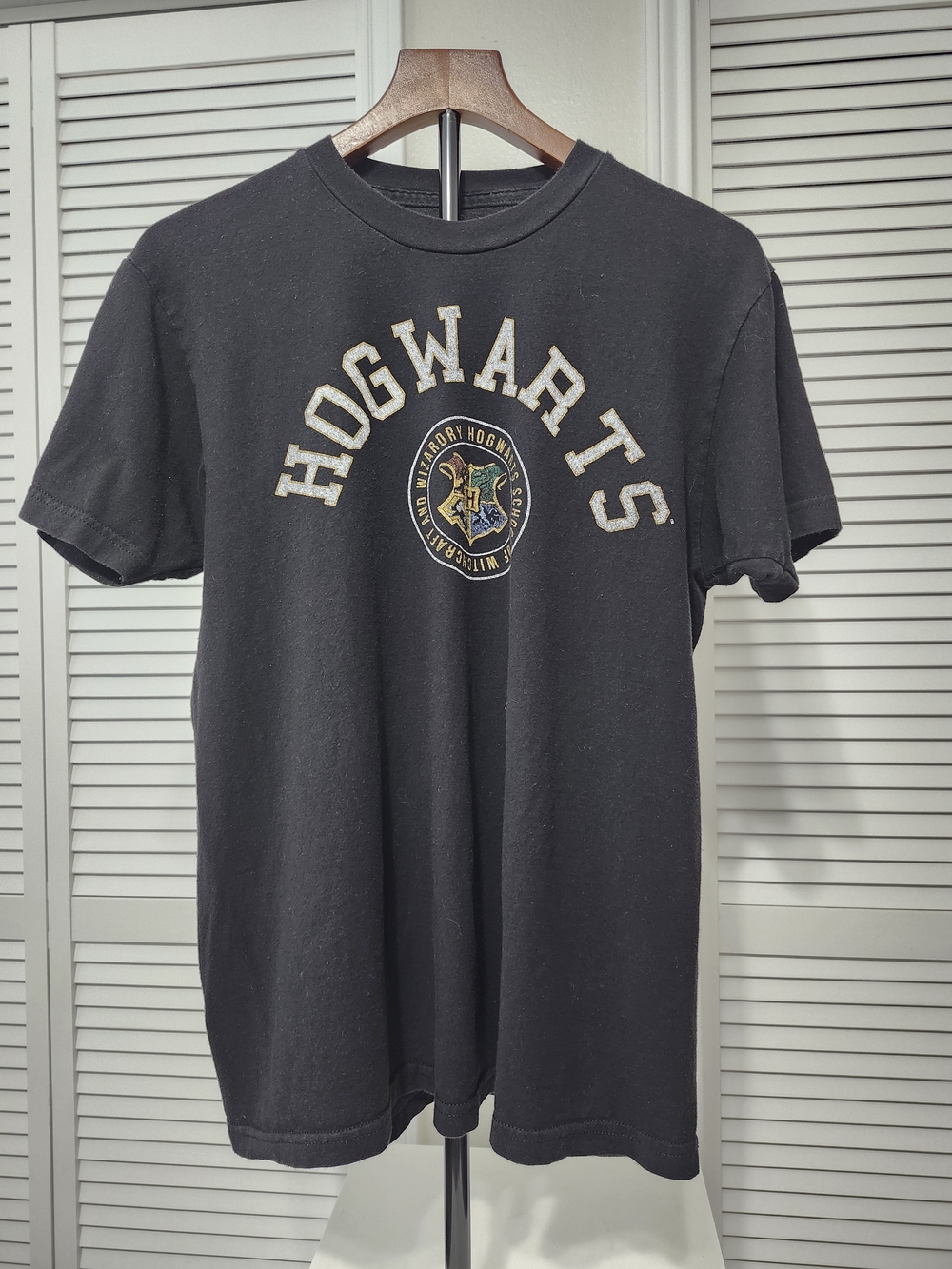 Hogwarts Short Sleeve Graphic Tee - Black with Gold Accents